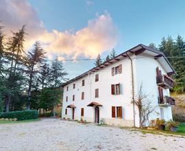 PORZIONE DI CASA INDIPENDENTE CON STALLA E FIENILE