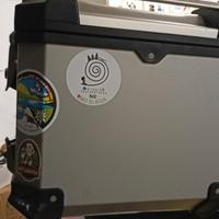 baule Suzuki con piastra dedicata