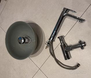 Lavandino con rubinetteria bagno verde petrolio