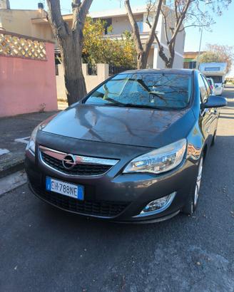 Opel Astra 2011