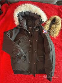 2 giubbotti uno nero taglia s e bianco taglia m