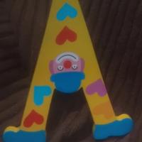 Lettere decorative in legno per bambini dipinte