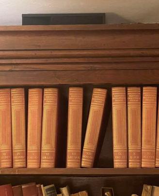 Enciclopedia Treccani 12 volumi più aggiornamenti.