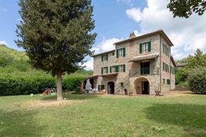 Rustico / Casale di 461 m² con più di 5 locali e b