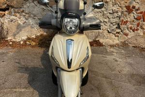 BEVERLY PIAGGIO 300 i.e