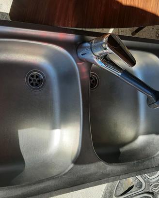 Lavello cucina 2 vasche con doccino estraibile