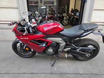 Triumph Daytona 660 depotenziata a 35kw.