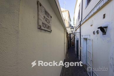 LOCALE COMMERCIALE CENTRO STORICO