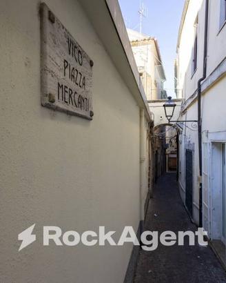 LOCALE COMMERCIALE CENTRO STORICO
