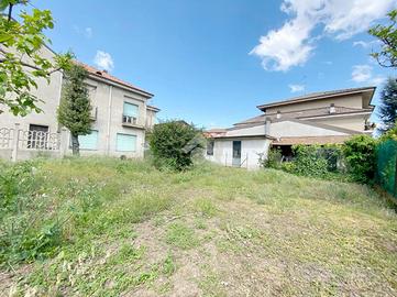 CASA INDIPENDENTE A SEREGNO