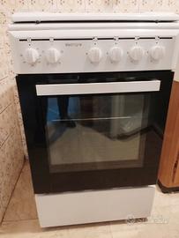 cucina a gas , frigo e mobiletto due ante 