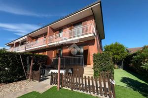 VILLA A SCHIERA A SAN FRANCESCO AL CAMPO