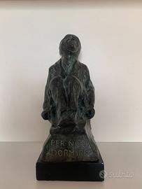 SCULTURA IN BRONZO DI UOMO SEDUTO-FIRMATA