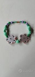 Braccialetto con perline e fiori 