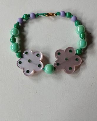 Braccialetto con perline e fiori 
