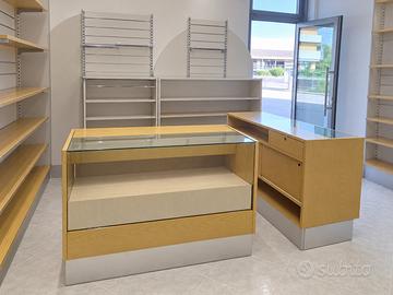 Arredamento modulare negozio abbigliamento