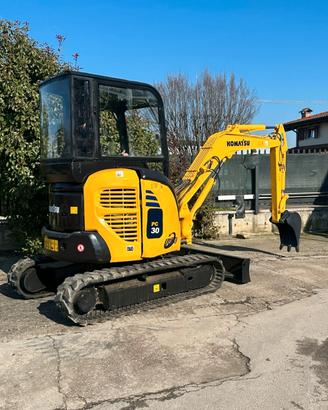 E221 - Escavatore 30 q Komatsu PC30