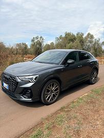 Audi Q3 Sportback identity black