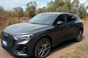 Audi Q3 Sportback identity black