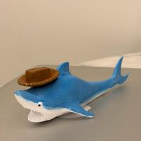 Statuina squalo di toy story dipinta a mano