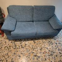 divano 2 posti in buone condizioni 