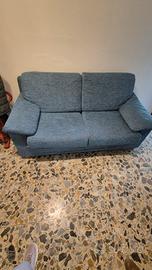 divano 2 posti in buone condizioni 