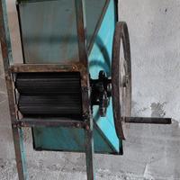 Mostarola (macchina manuale per mostare vino)