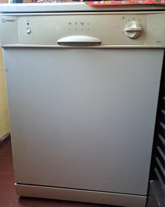 Lavastoviglie Indesit