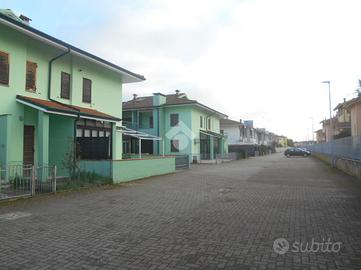 3 LOCALI A COMACCHIO