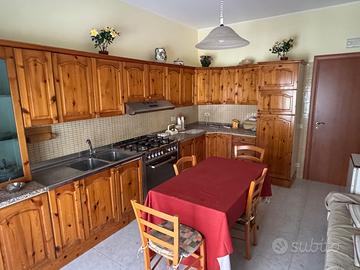 5 metri di cucina di legno componibile