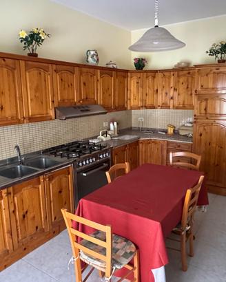 5 metri di cucina di legno componibile