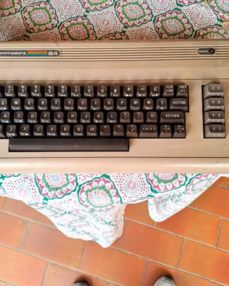 Commodore 64 breadbin + Datassette 1530 + joystick