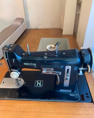 MACCHINA DA CUCIRE PERFETTAMENTE FUNZIONANTE