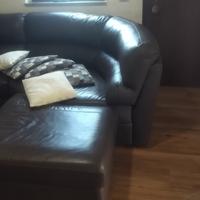 Divano angolo tondo in pelle con pouf color Cacao