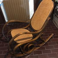 Sedia a dondolo modello thonet