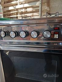 Cucina a gas con forno elettrico