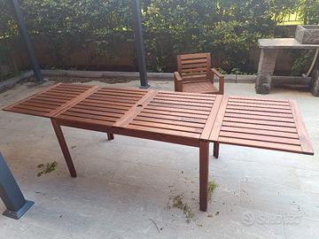 tavolo da esterno in legno con sedie e panca