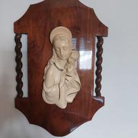 Madonna con bambino da appendere su base di legno