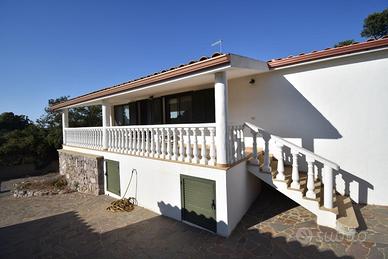 Villa immersa nella campagna di Calasetta