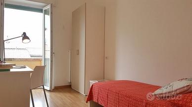 Stanza singola con balcone in centro da giugno