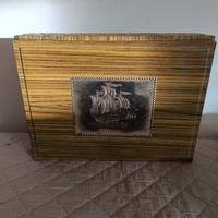 vecchia scatola di latta