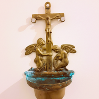 Antica acquasantiera in bronzo con angeli dorati