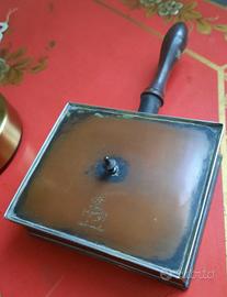 Scatola antica raccoglibriciole