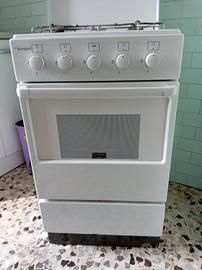 4 fuochi a gas con forno