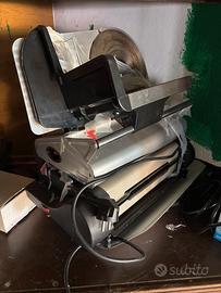 Tostapane e macchina per affettare salumi