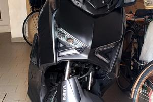 YAMAHA X-MAX 300 TECH MAX