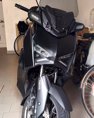 YAMAHA X-MAX 300 TECH MAX