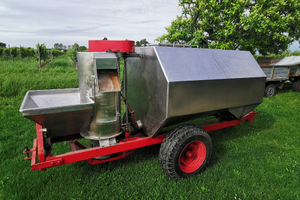 Carro vendemmia con pigiatrice in acciaio inox