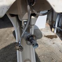 Lavandino con rubinetto