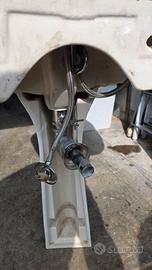 Lavandino con rubinetto